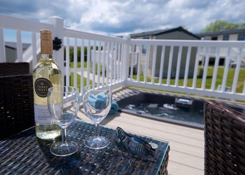Rosefinch Sleeps 2 Persons-Private Hot Tub-Tranquil Holiday Away From It All Yet Not Far From St Austell- The Holiday Home Has One Bedroom, Living And Dining Area, Equipped Kitchen-Decking-Outdoor Furniture-Fishing Lakes-Non Pet Unit 외부 사진